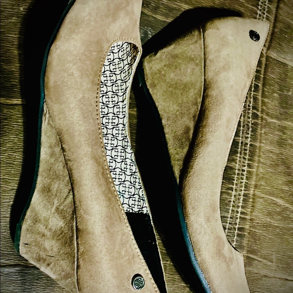 NWOT Daisy Fuentes Size 9W wedges